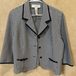 Sag Harbor Women's Black and White Houndstooth vintage jacket